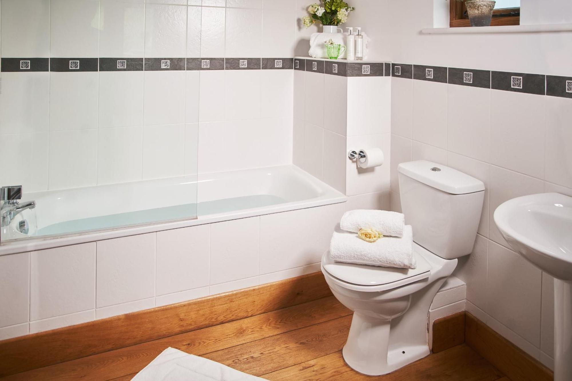 Swifts Return - Apartment With Hot Tub, Sauna And Indoor Pool Exeter Exteriör bild